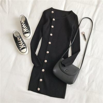 Alkalmi női ruha fekete színben, gombokkal és hosszú ujjal