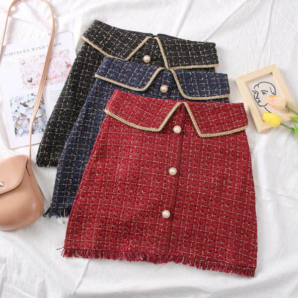 Νέο μοντέλο κοντή γυναικεία φούστα με κουμπιά σε λευκό, μπλε, μαύρο και κόκκινο χρώμα