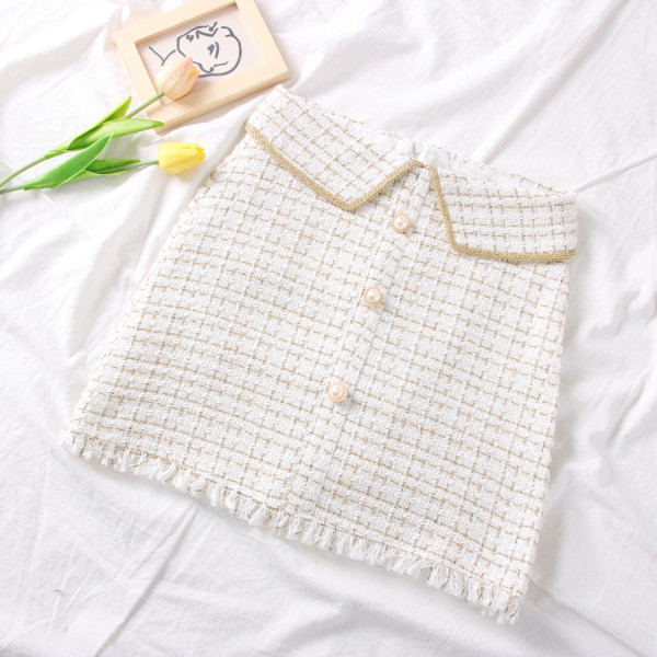 Νέο μοντέλο κοντή γυναικεία φούστα με κουμπιά σε λευκό, μπλε, μαύρο και κόκκινο χρώμα