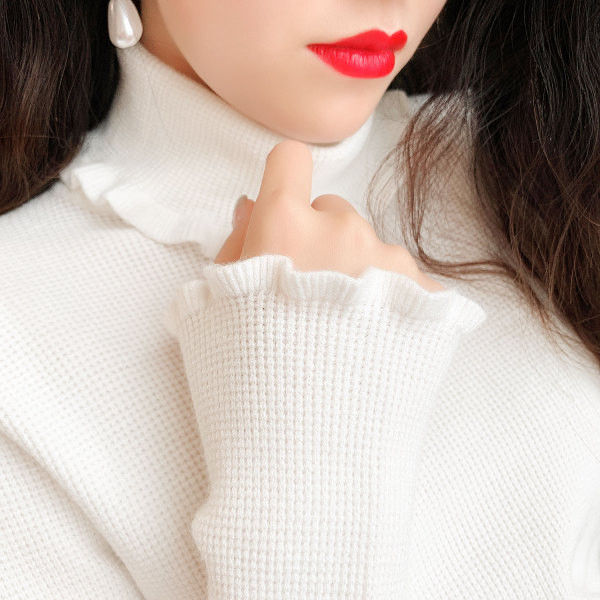 Γυναικείο πουλόβερ με μεγάλο κολάρο σε λευκό, μπλε, μαύρο και μπεζ χρώμα