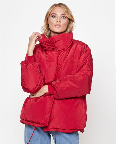 Modern női téli kabát magas gallérral és zsebekkel kék, fehér, fekete, piros és zöld színben