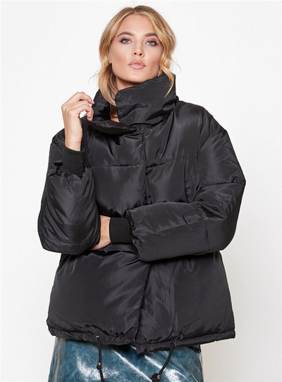 Modern női téli kabát magas gallérral és zsebekkel kék, fehér, fekete, piros és zöld színben