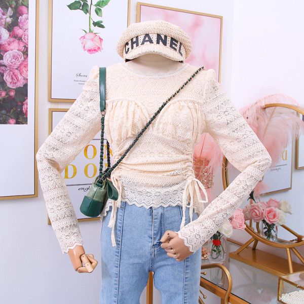 Női csipkeblúz ovális nyakkivágással, fehér, fekete, bézs és kék színben