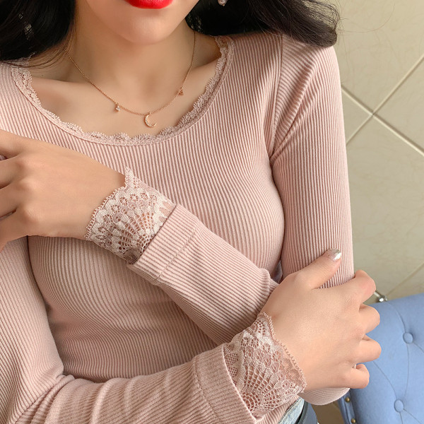 Γυναικεία λεπτή πλεκτή μπλούζα με  δαντέλα και στρογγυλη λαιμόκοψη σε ροζ, κόκκινο, μαύρο και καφέ χρώμα