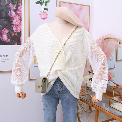 Modern női pulóver mély nyakkivágással, csipkeujjakkal, többféle színben