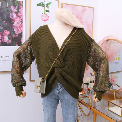 Modern női pulóver mély nyakkivágással, csipkeujjakkal, többféle színben