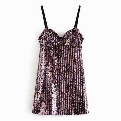 Rövid, elegáns ruha vékony fekete pántokkal és színes flitterekkel