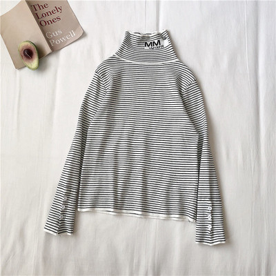 Ριγέ γυναικείο πουλόβερ σε τρία χρώματα με ψηλό κολάρο και μακρύ μανίκι