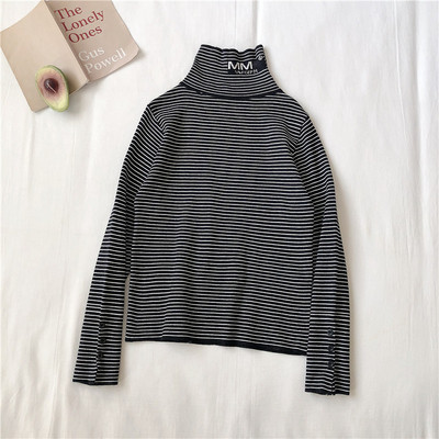 Ριγέ γυναικείο πουλόβερ σε τρία χρώματα με ψηλό κολάρο και μακρύ μανίκι