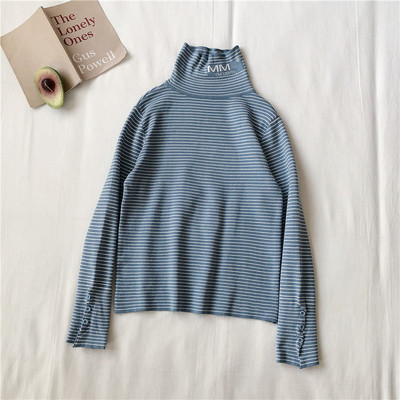 Ριγέ γυναικείο πουλόβερ σε τρία χρώματα με ψηλό κολάρο και μακρύ μανίκι