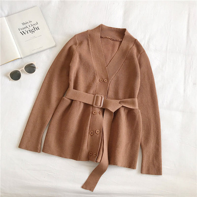 Fekete, barna és bézs színű női mellény övvel és gombokkal