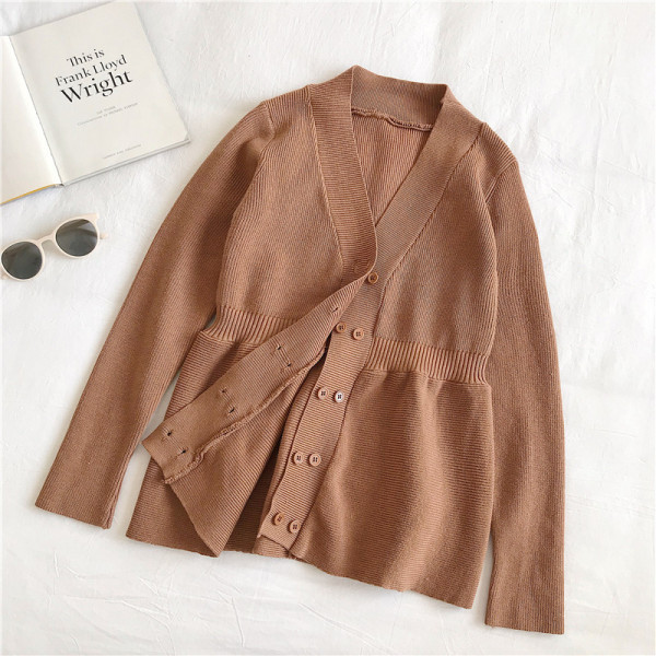 Fekete, barna és bézs színű női mellény övvel és gombokkal