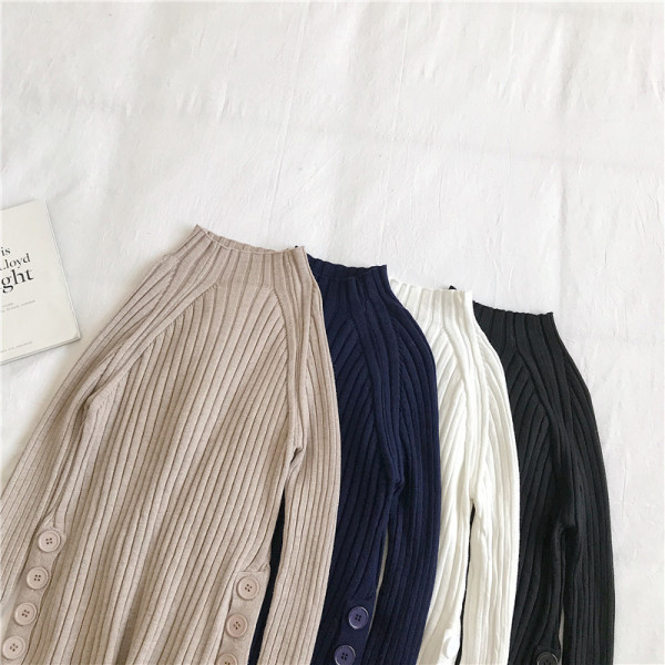 Modern női pulóver négy színben, gombokkal és félmagas gallérral