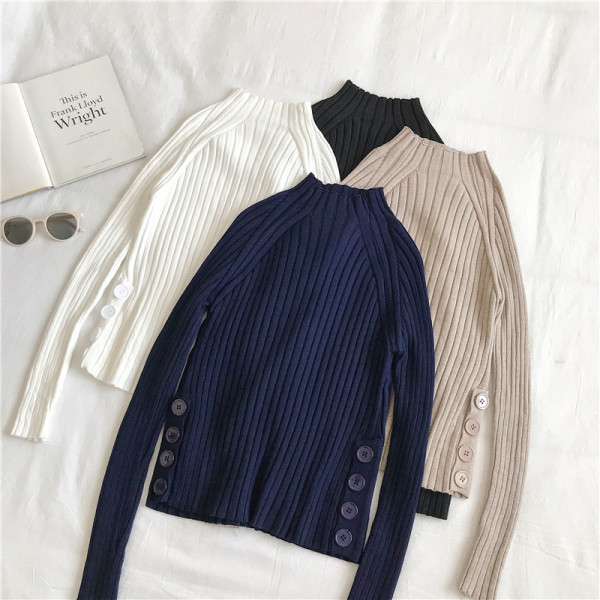 Modern női pulóver négy színben, gombokkal és félmagas gallérral