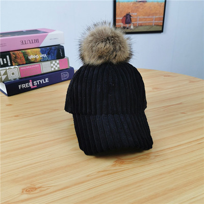 Γυναικείο καπέλο χειμωνιάτικο με κόκκινο, καφέ, μαύρο, μπλε και μπεζ χρώμα