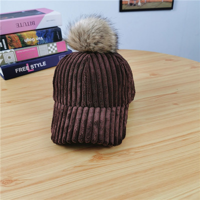 Γυναικείο καπέλο χειμωνιάτικο με κόκκινο, καφέ, μαύρο, μπλε και μπεζ χρώμα