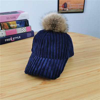 Γυναικείο καπέλο χειμωνιάτικο με κόκκινο, καφέ, μαύρο, μπλε και μπεζ χρώμα