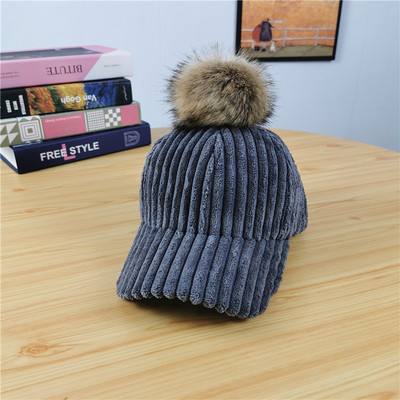 Γυναικείο καπέλο χειμωνιάτικο με κόκκινο, καφέ, μαύρο, μπλε και μπεζ χρώμα