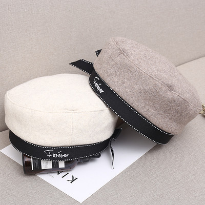 Дамска шапка тип барета с панделка в бял,кафяв,сив и черен цвят