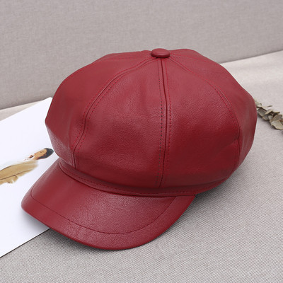 Ekobőrből készült női sapka napellenzővel fehér, fekete, piros és barna színekben