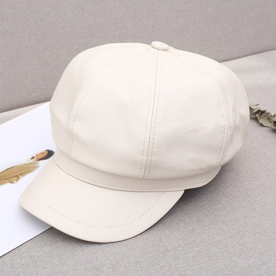 Ekobőrből készült női sapka napellenzővel fehér, fekete, piros és barna színekben