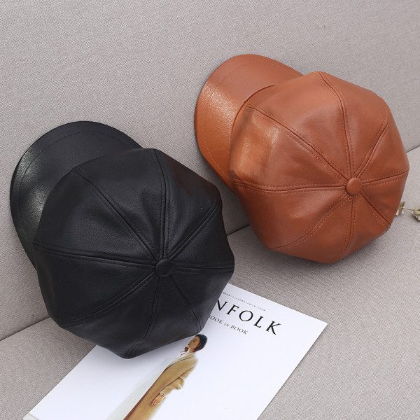 Ekobőrből készült női sapka napellenzővel fehér, fekete, piros és barna színekben