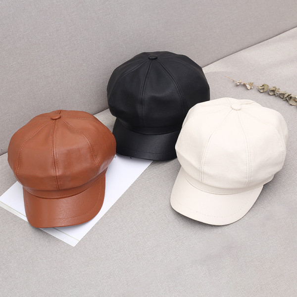 Ekobőrből készült női sapka napellenzővel fehér, fekete, piros és barna színekben