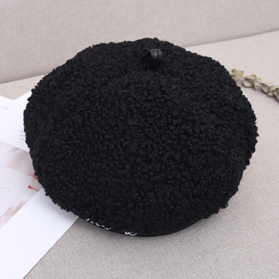 Női plüss barett sapka piros, zöld, bézs, fekete és barna színekben