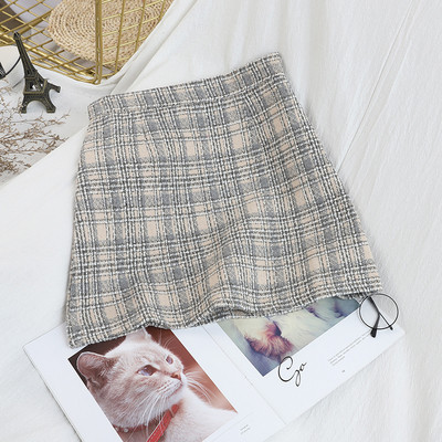 Női kockás szoknya magas derékkal, fekete, kék és bézs színben