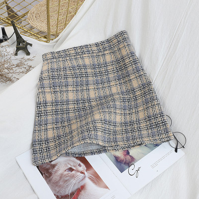 Női kockás szoknya magas derékkal, fekete, kék és bézs színben