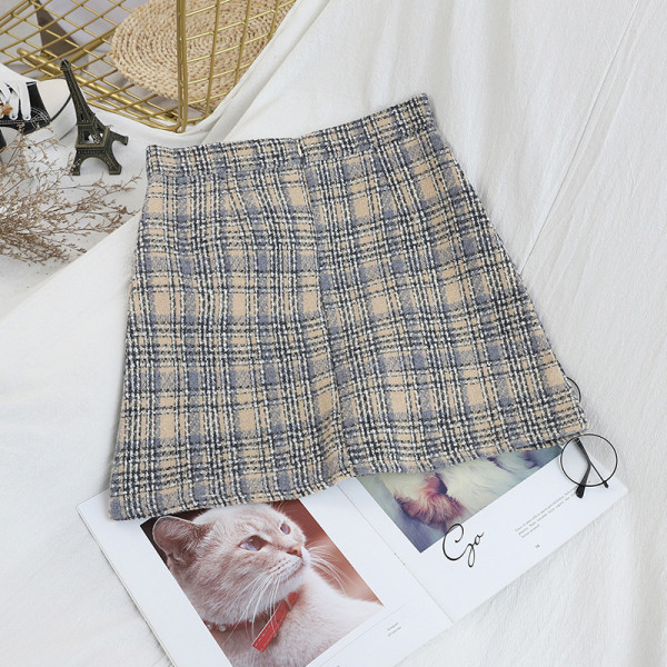 Női kockás szoknya magas derékkal, fekete, kék és bézs színben