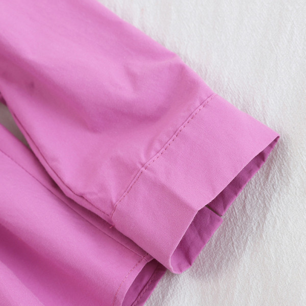 Modern női ing klasszikus gallérral, rózsaszín és fehér gombokkal