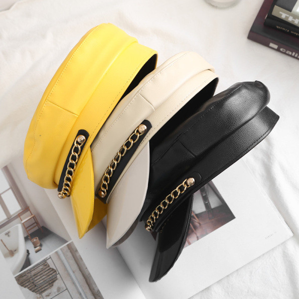 Modern női sapka típusú sapka fémlánccal bézs, fekete és sárga színekben