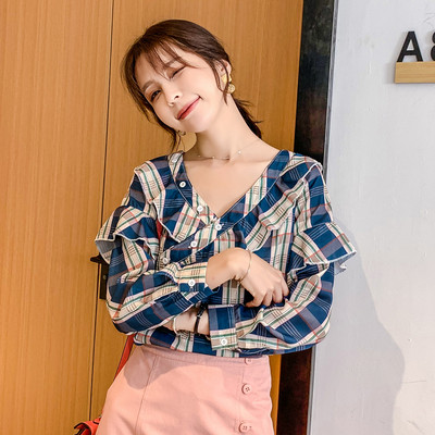 Női kockás ing V-nyakkal és kék színű fürtökkel