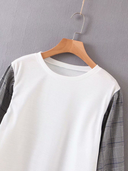 Női alkalmi fehér blúz 3/4-es kockás ujjakkal