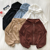 Napi női pulóver öt színben, kapucnival és zsebekkel