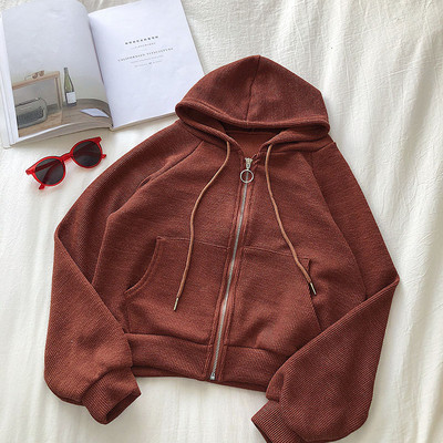 Napi női pulóver öt színben, kapucnival és zsebekkel