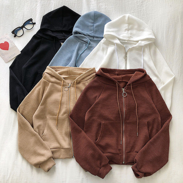 Napi női pulóver öt színben, kapucnival és zsebekkel