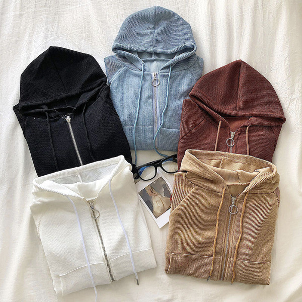 Napi női pulóver öt színben, kapucnival és zsebekkel