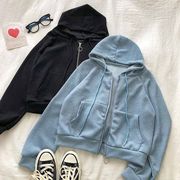 Napi női pulóver öt színben, kapucnival és zsebekkel