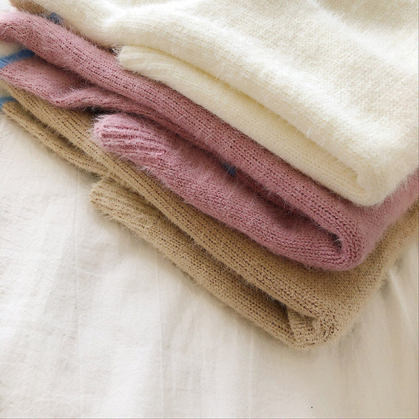 Γυναικείο καθημερινό πουλόβερ σε ροζ, μπεζ και λευκό χρώμα με V-λαιμόκοψη