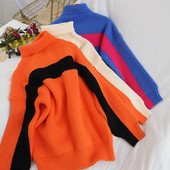 Aktuális női pulóver magas gallérral, kék, narancs, bézs, sárga és fekete színekben