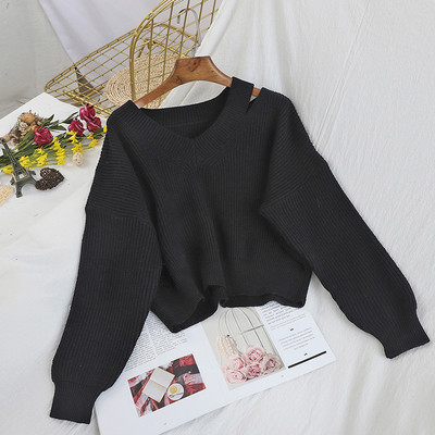 Női pulóver spitz nyakkivágással és kivágásokkal több színben