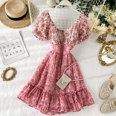 Virágmintás női ruha, rövid ujjú kerek nyakkivágással, rózsaszínben