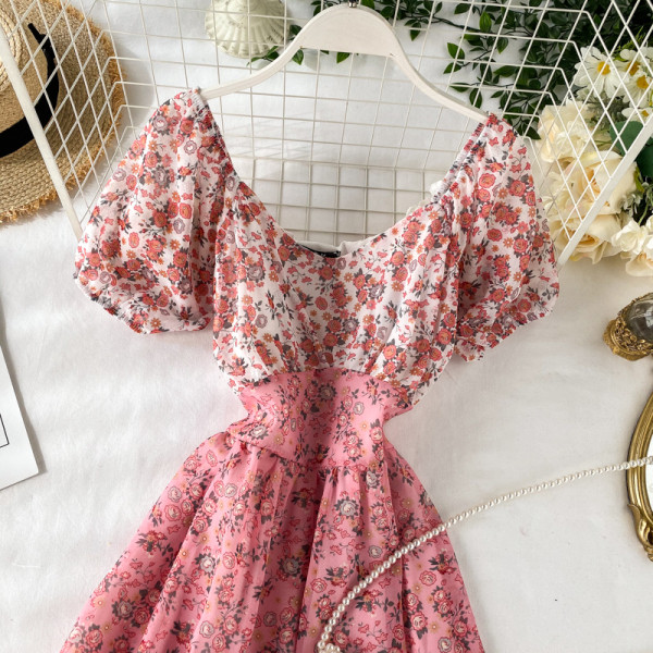 Virágmintás női ruha, rövid ujjú kerek nyakkivágással, rózsaszínben