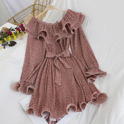 Női ruha csónakos nyakkivágással, övvel és virágmotívumokkal több színben