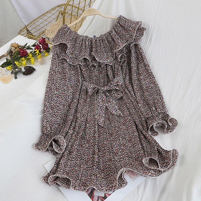 Női ruha csónakos nyakkivágással, övvel és virágmotívumokkal több színben