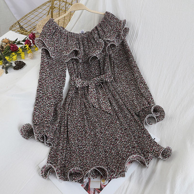 Női ruha csónakos nyakkivágással, övvel és virágmotívumokkal több színben