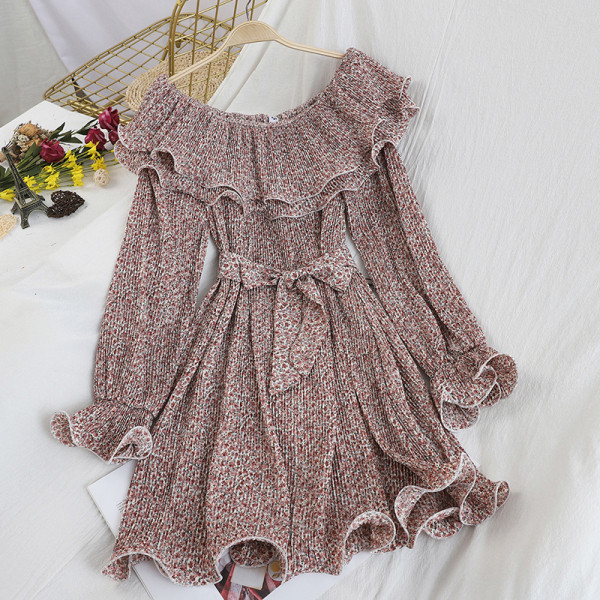 Női ruha csónakos nyakkivágással, övvel és virágmotívumokkal több színben