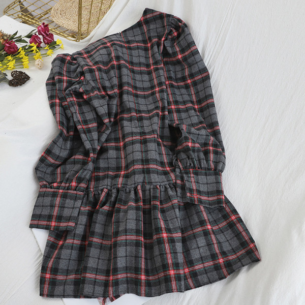 Rochie de damă modernă în carouri, cu decolteu spitz și mâneci lungi, de culoare gri și albastru